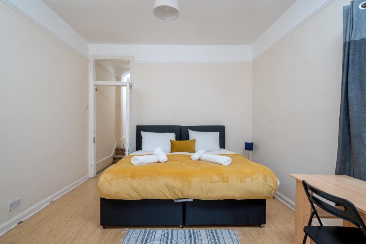 Homely 4-Bedroom Home With 2 Baths & Free Parking 런던 외부 사진