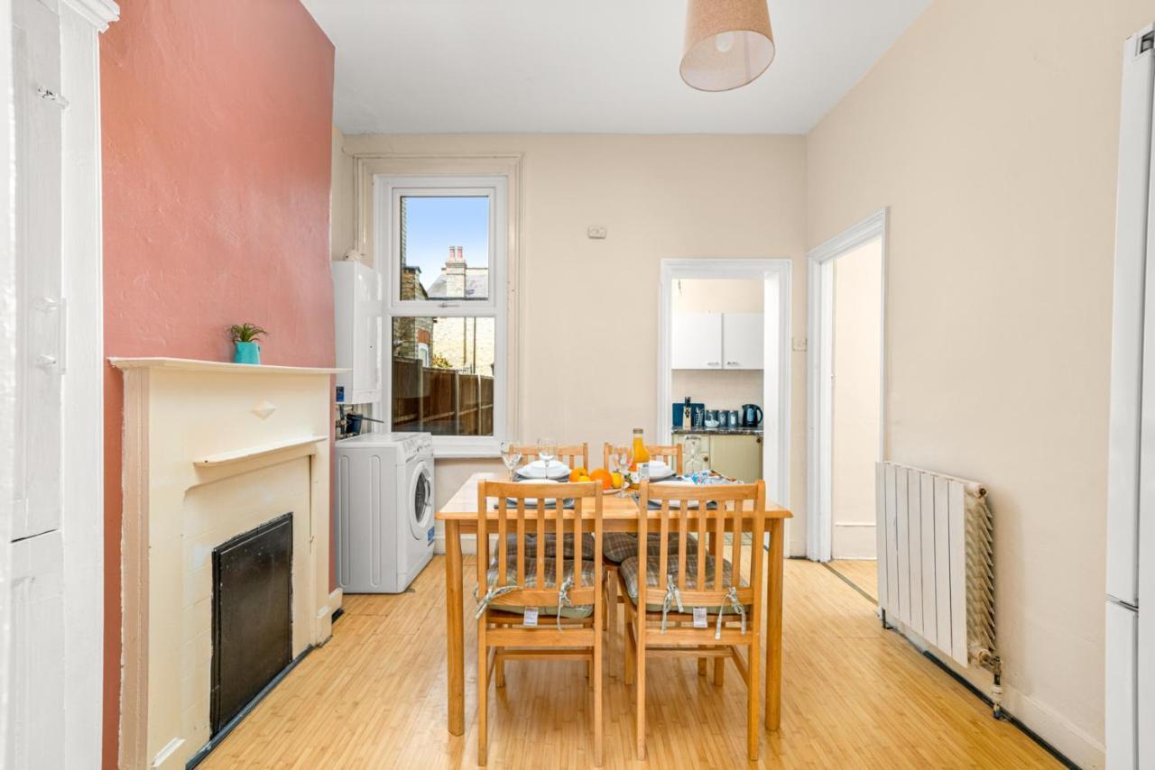 Homely 4-Bedroom Home With 2 Baths & Free Parking 런던 외부 사진