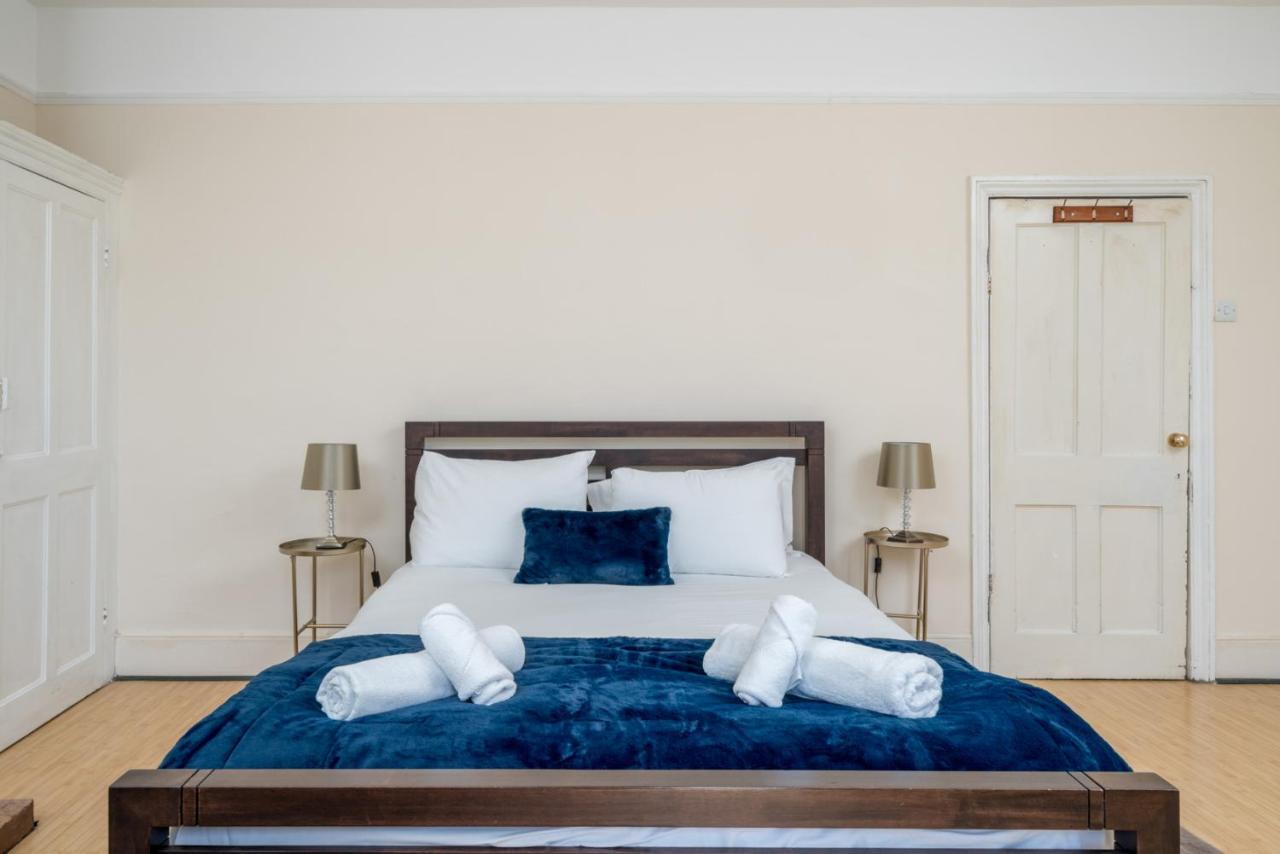 Homely 4-Bedroom Home With 2 Baths & Free Parking 런던 외부 사진