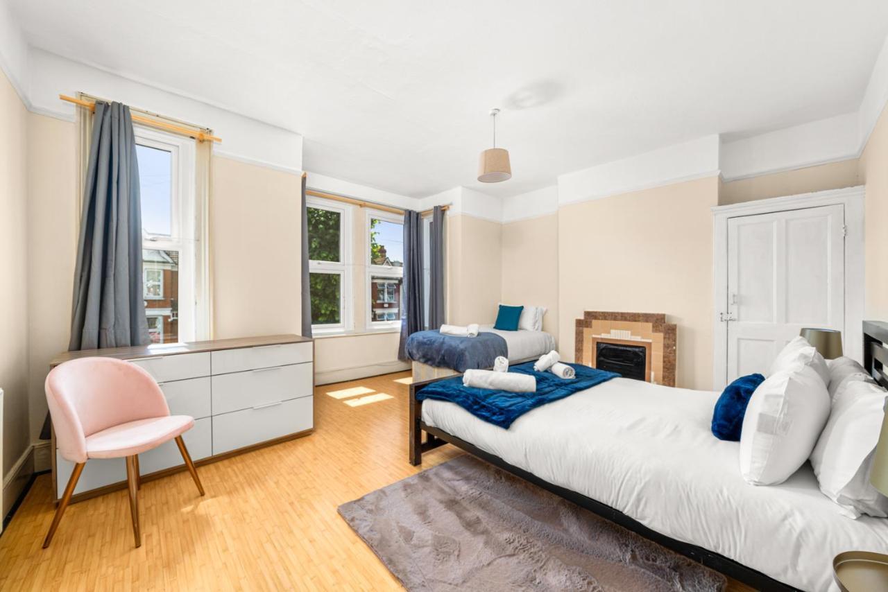 Homely 4-Bedroom Home With 2 Baths & Free Parking 런던 외부 사진